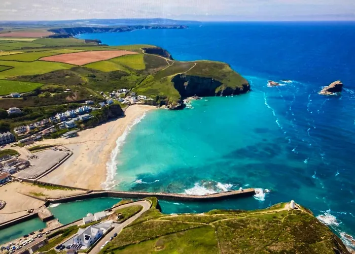 Simply The Best ! Just 4 Min Walk To Beach, Pubs, Shops, Htd Pool, Hottub, Games Rm, Bbq\'S, Gdns, Parking, Bassets Acre,Just 6 Unique Apart\'S With Wifi