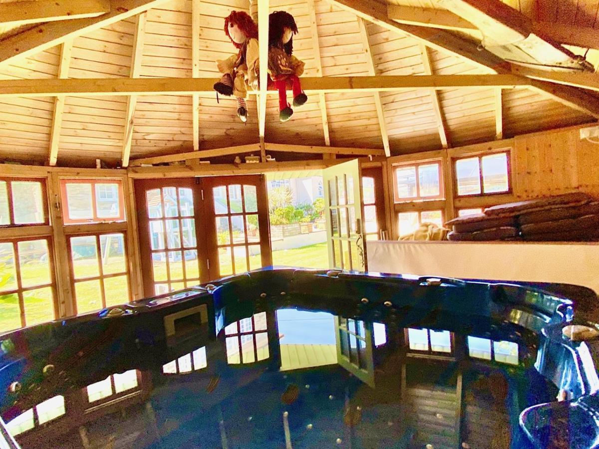 Simply The Best ! Just 4 Min Walk To Beach, Pubs, Shops, Htd Pool, Hottub, Games Rm, Bbq'S, Gdns, Parking, Bassets Acre,Just 6 Unique Apart'S With Wifi * Портрит