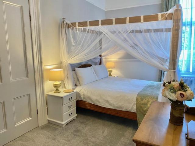 Simply The Best ! Just 4 Min Walk To Beach, Pubs, Shops, Htd Pool, Hottub, Games Rm, Bbq'S, Gdns, Parking, Bassets Acre,Just 6 Unique Apart'S With Wifi Апартаменты *