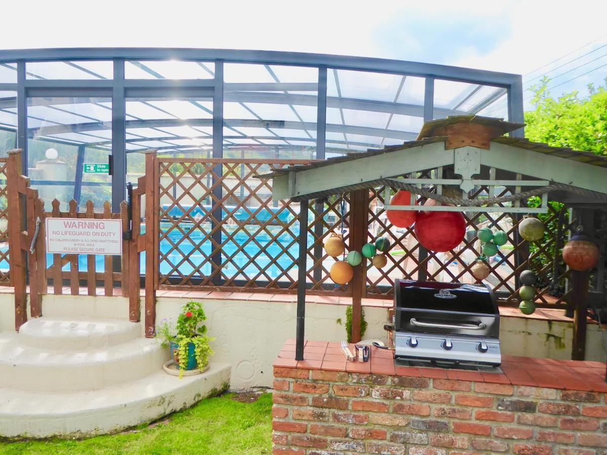 Simply The Best ! Just 4 Min Walk To Beach, Pubs, Shops, Htd Pool, Hottub, Games Rm, Bbq'S, Gdns, Parking, Bassets Acre,Just 6 Unique Apart'S With Wifi * Портрит