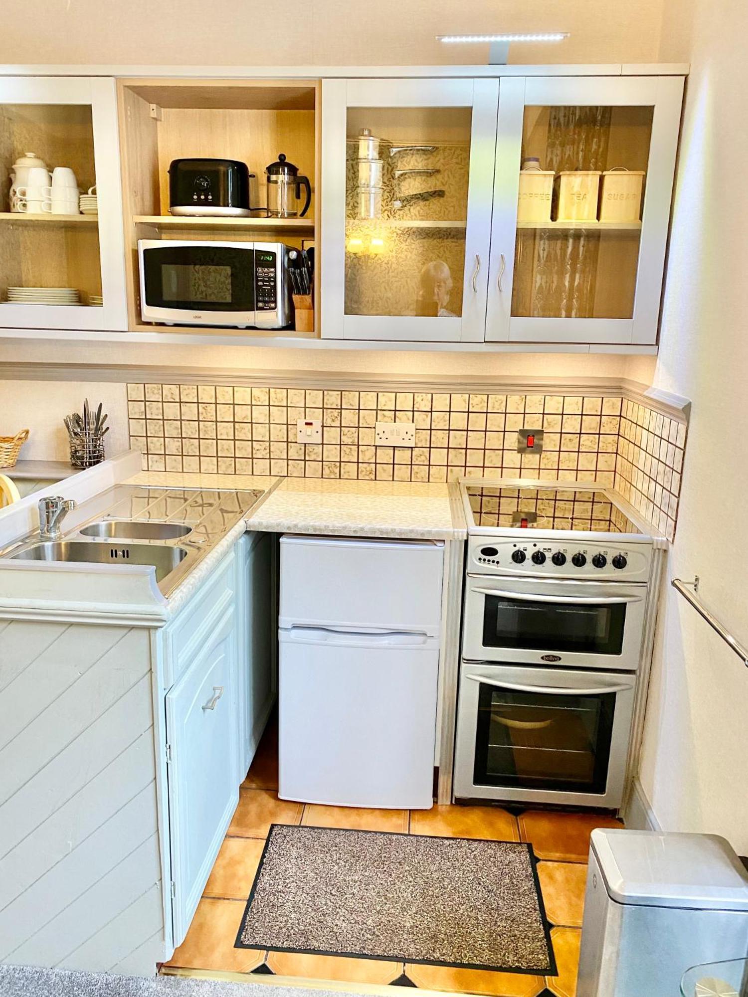 Simply The Best ! Just 4 Min Walk To Beach, Pubs, Shops, Htd Pool, Hottub, Games Rm, Bbq'S, Gdns, Parking, Bassets Acre,Just 6 Unique Apart'S With Wifi Апартаменты Портрит