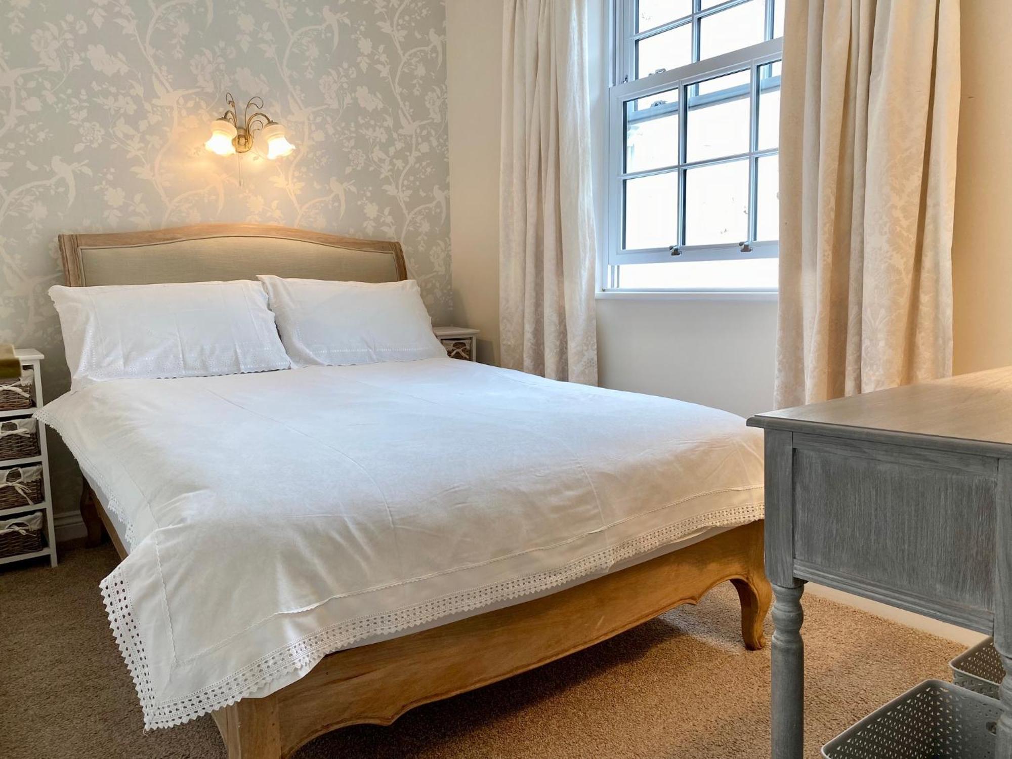 Simply The Best ! Just 4 Min Walk To Beach, Pubs, Shops, Htd Pool, Hottub, Games Rm, Bbq'S, Gdns, Parking, Bassets Acre,Just 6 Unique Apart'S With Wifi Апартаменты