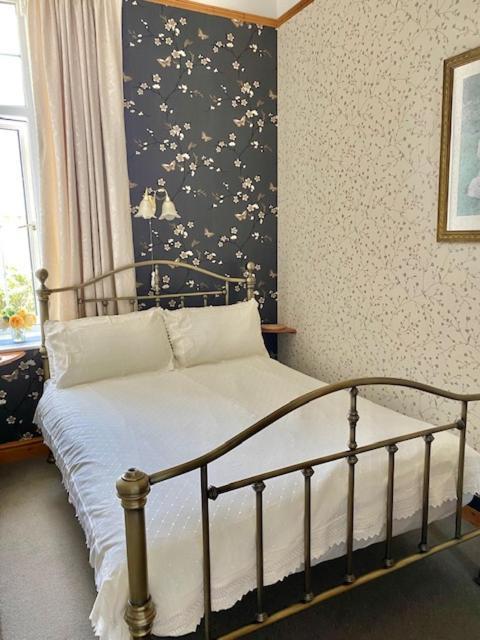 Simply The Best ! Just 4 Min Walk To Beach, Pubs, Shops, Htd Pool, Hottub, Games Rm, Bbq'S, Gdns, Parking, Bassets Acre,Just 6 Unique Apart'S With Wifi * Портрит