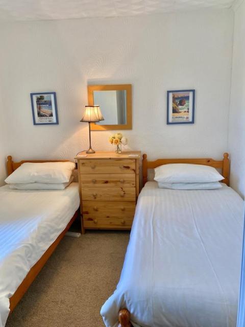 Simply The Best ! Just 4 Min Walk To Beach, Pubs, Shops, Htd Pool, Hottub, Games Rm, Bbq'S, Gdns, Parking, Bassets Acre,Just 6 Unique Apart'S With Wifi *