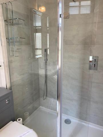 Simply The Best ! Just 4 Min Walk To Beach, Pubs, Shops, Htd Pool, Hottub, Games Rm, Bbq'S, Gdns, Parking, Bassets Acre,Just 6 Unique Apart'S With Wifi *