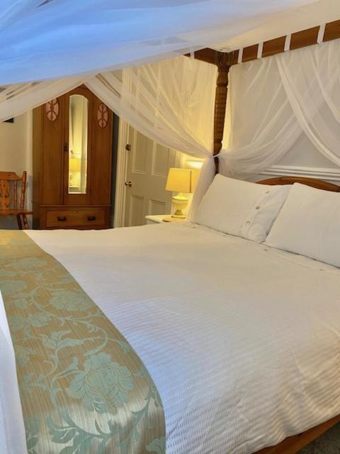 Look No Further ! 4 Min Walk To Beach, Pubs, Shops, Htd Pool, Hottub, Games Room,Tranquil Gds, Bbq, Beautiful, Bassets Acre, 6 Unique 1-3 Bedroom Holiday Homes With Free Parking And Wifi Portreath