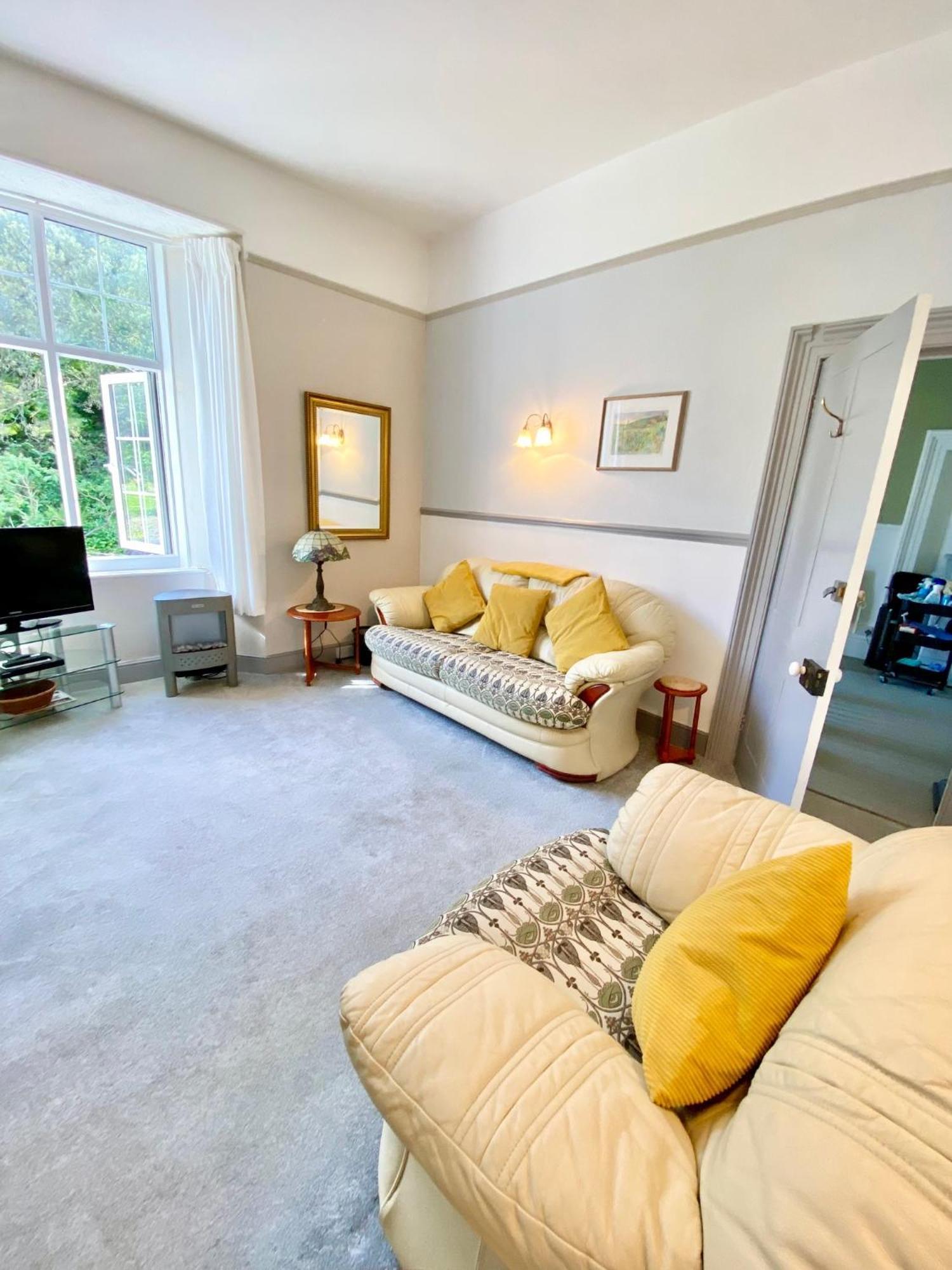Simply The Best ! Just 4 Min Walk To Beach, Pubs, Shops, Htd Pool, Hottub, Games Rm, Bbq'S, Gdns, Parking, Bassets Acre,Just 6 Unique Apart'S With Wifi * Портрит