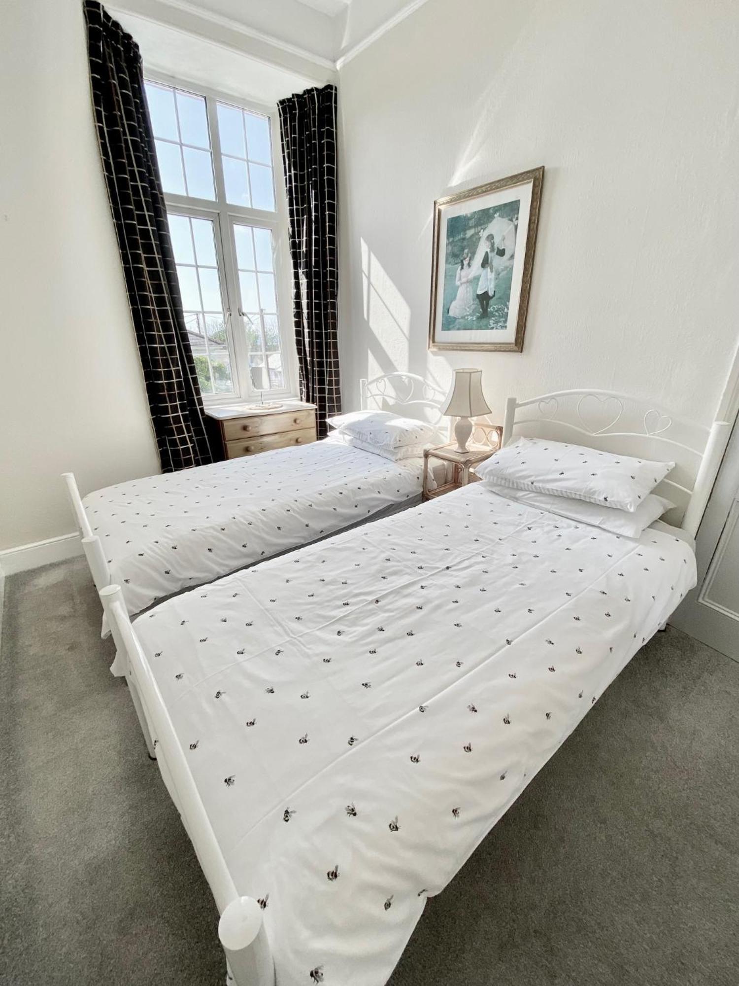 Simply The Best ! Just 4 Min Walk To Beach, Pubs, Shops, Htd Pool, Hottub, Games Rm, Bbq'S, Gdns, Parking, Bassets Acre,Just 6 Unique Apart'S With Wifi Апартаменты Портрит