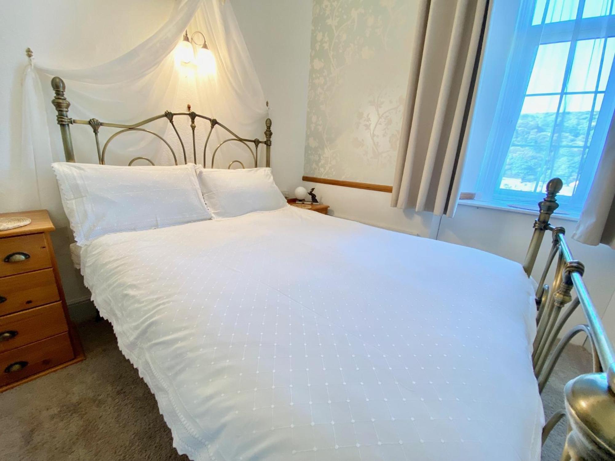 Simply The Best ! Just 4 Min Walk To Beach, Pubs, Shops, Htd Pool, Hottub, Games Rm, Bbq'S, Gdns, Parking, Bassets Acre,Just 6 Unique Apart'S With Wifi