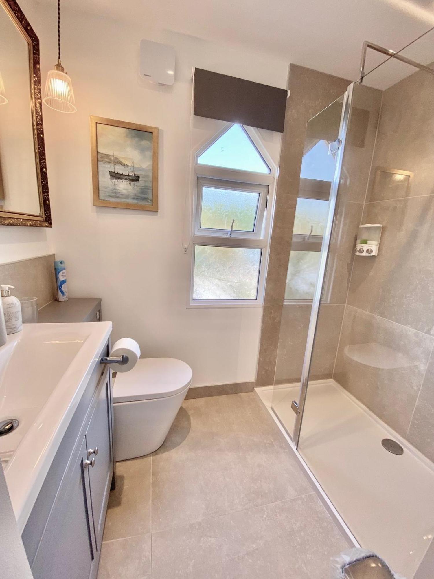 Look No Further ! 4 Min Walk To Beach, Pubs, Shops, Htd Pool, Hottub, Games Room,Tranquil Gds, Bbq, Beautiful, Bassets Acre, 6 Unique 1-3 Bedroom Holiday Homes With Free Parking And Wifi